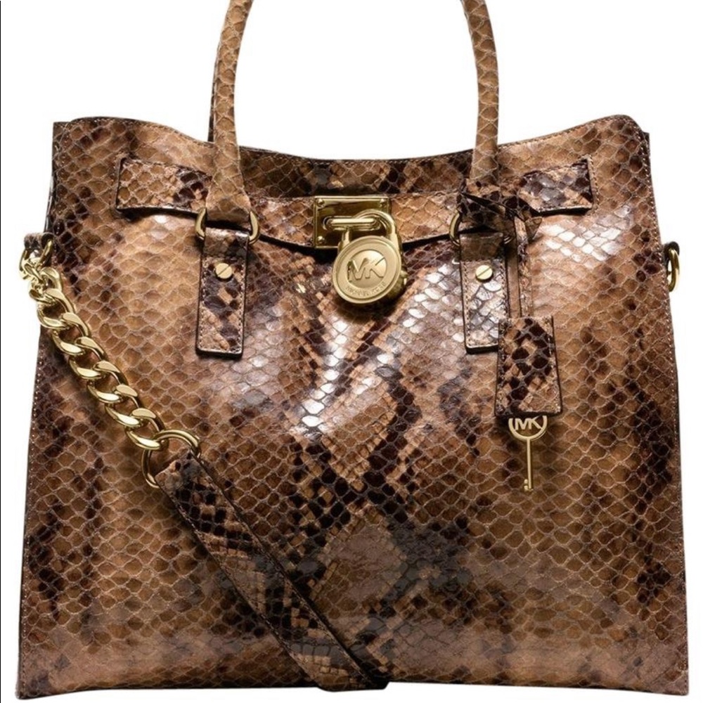 Michael Kors purse and matching wallet✨